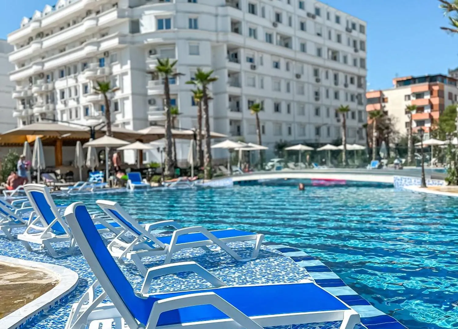 Fafa Aqua Blue Hotel Golem